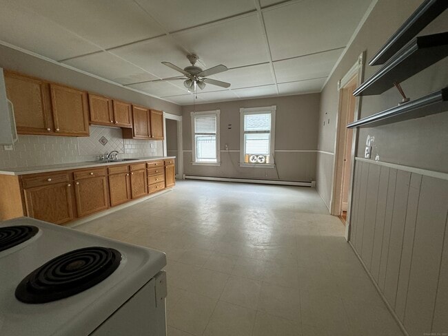 Building Photo - 704 Highland Ave