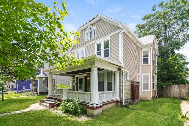 Foto del edificio - 3 Bed 1.5 Bathroom for rent in Dayton!