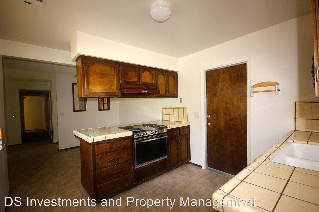 Building Photo - 2704 S Fontana Ct