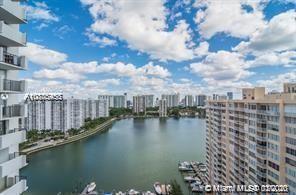 Foto del edificio - 2750 NE 183rd St