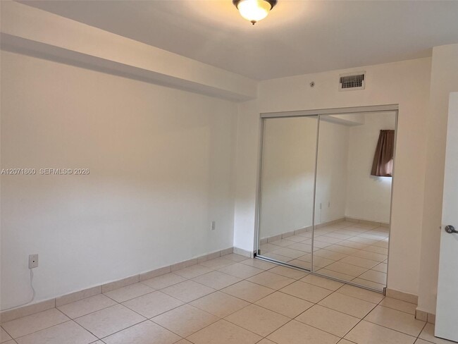 Building Photo - 2740 SW 28th Terrace