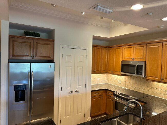 Building Photo - 7612 Lake Vista Ct
