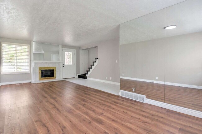 Building Photo - 1260 Norwalk Rd