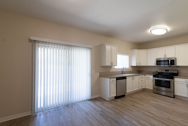 Foto del interior - Lighthouse Townhomes with Attached Garage ...