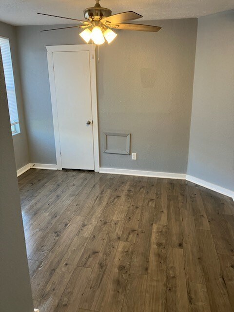 Building Photo - 602 W Santa Gertrudis St