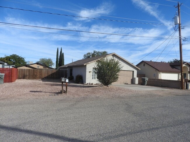 Foto del edificio - Centrally Located