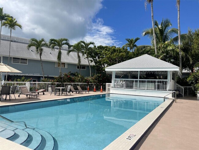Foto del edificio - 798 Crandon Blvd