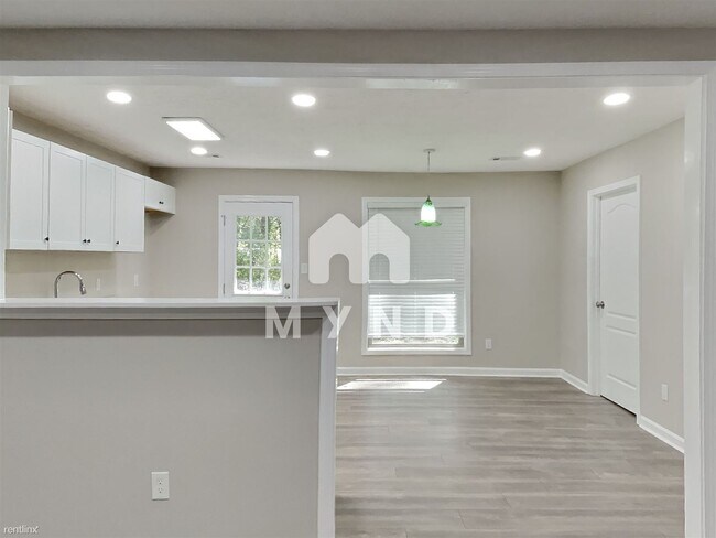 Building Photo - 3 br, 2 bath House - 8704 Collins Dr
