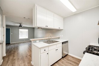 Building Photo - 838 N Meadows Dr