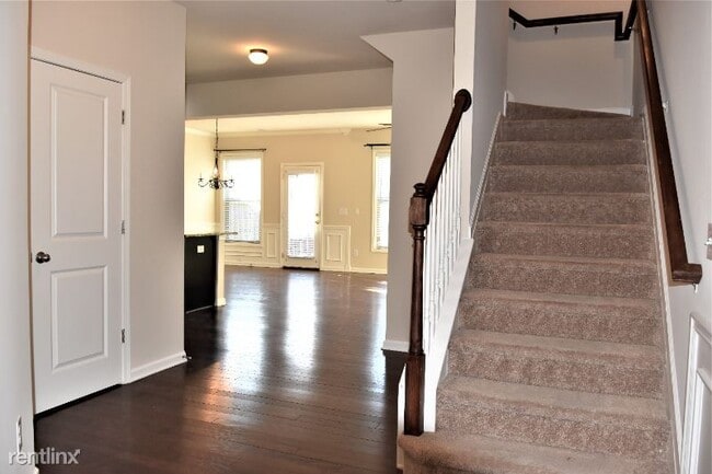 Foto del edificio - 4 br, 2.5 bath Townhome - 1062 haley woods ct