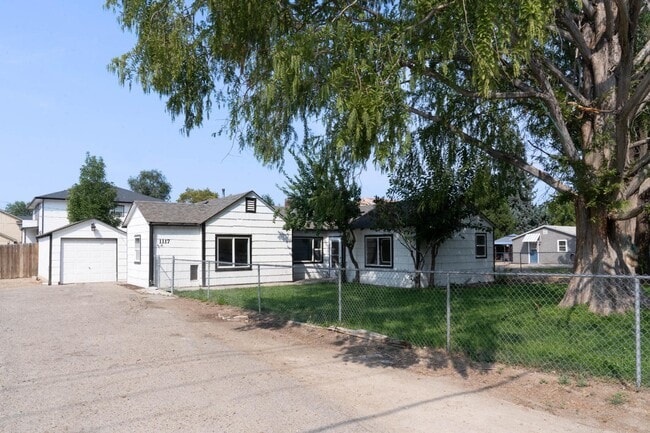 Building Photo - 1117 N Midland Blvd