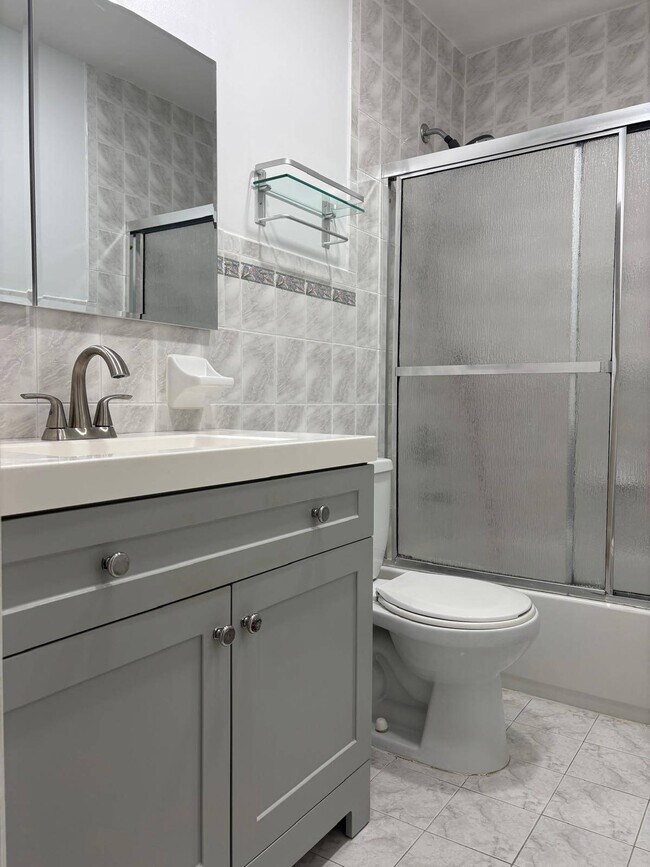 Foto del edificio - 1233 E 69th St