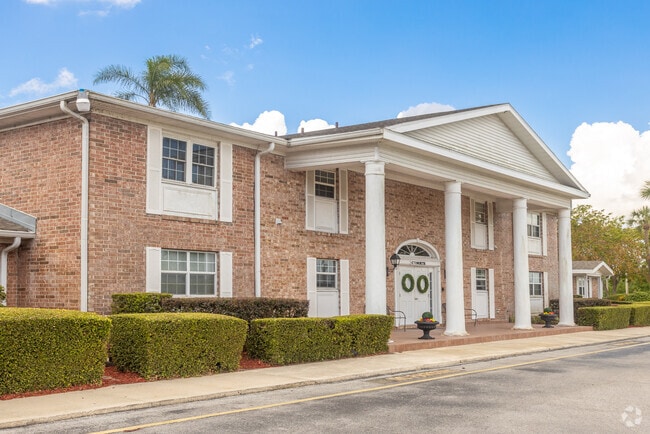 Leasing Center and Clubhouse - Plantation Gardens