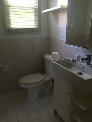 Foto del edificio - 355 Leon Ave