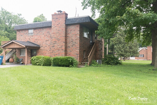 Building Photo - 6303 Old St Louis Rd