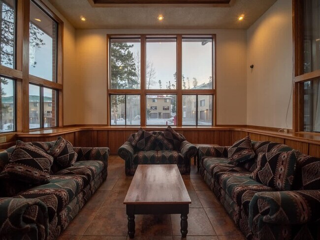 Building Photo - 743 Lagoon Dr