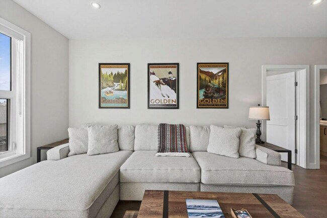 Photo du bâtiment - 901-907 7 St N