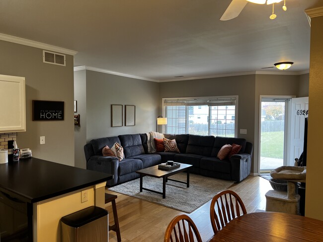 Building Photo - 6924 S Rolling Meadows Ct
