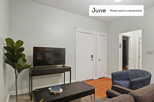 Building Photo - Room in Shared 4 bed/1 bath home