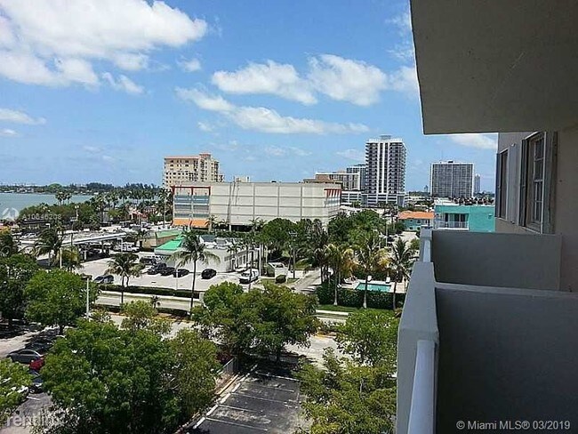 Building Photo - 1 br, 1 bath  - 1455 N Treasure Dr # 7