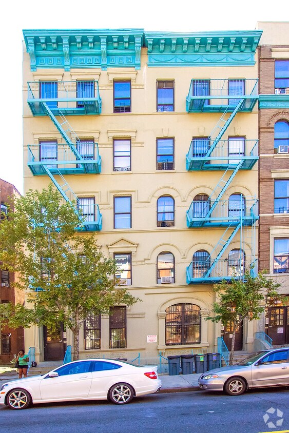 Foto del edificio - 498 Manhattan Ave