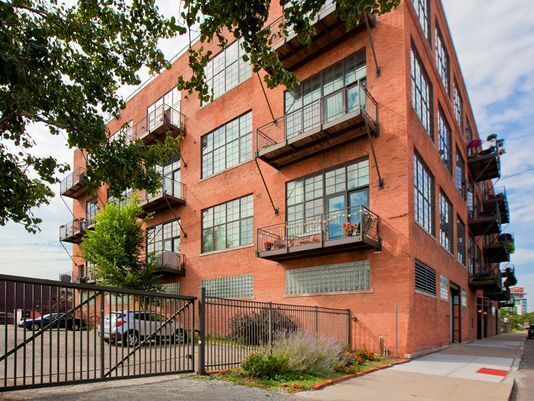 Exterior del edificio + Aparcamiento cerrado - 2003 Brooklyn St
