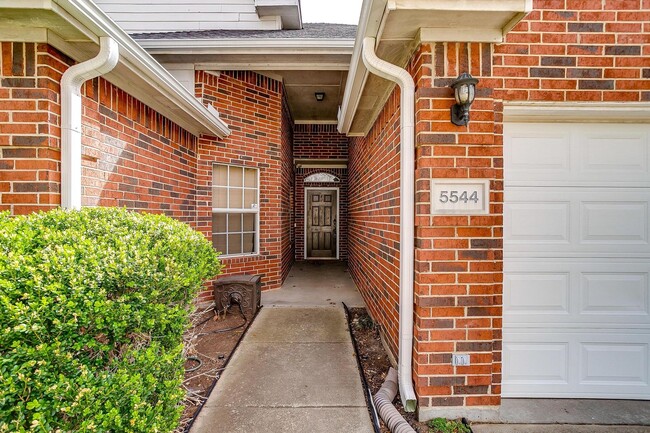 Building Photo - Amazing 3 Bed, 2.5 Bath Rental is Keller I...