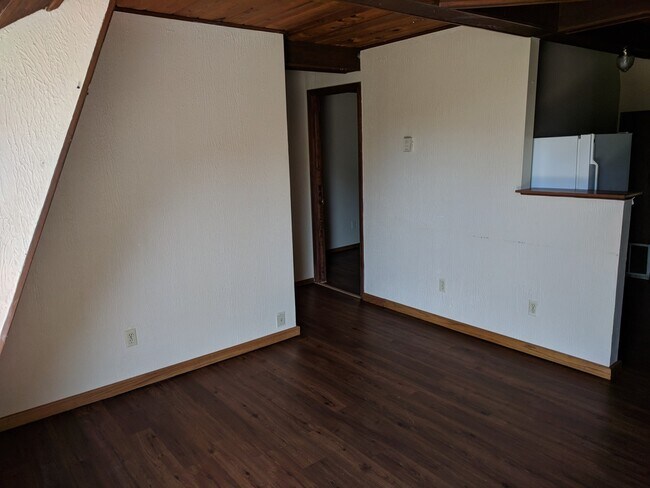 Foto del edificio - Newly Remodeled Affordable 2 Bedroom 1.5 B...