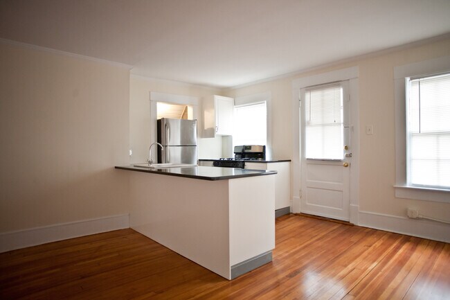 Foto del edificio - Studio Apartment in Renovated Cottage off ...