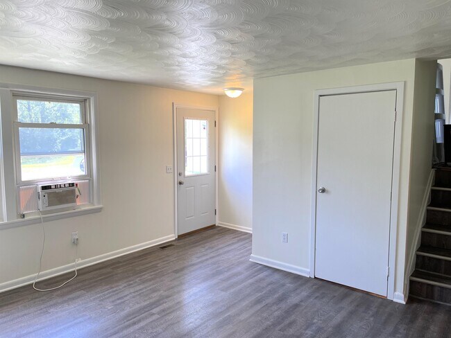 Building Photo - 3837 House of Stuart Ave