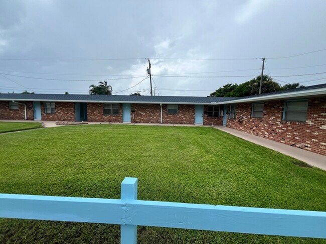 Foto del edificio - 595 Cinnamon Dr
