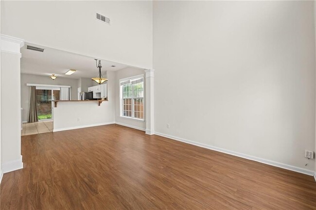 Foto del edificio - 2704 Regent Walk Dr