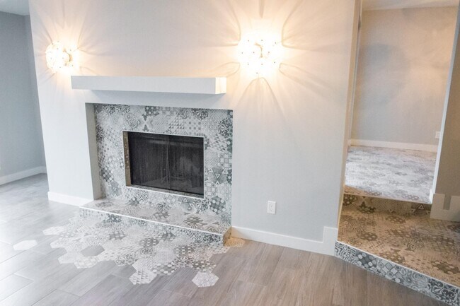 Building Photo - 3710 26th Pl W