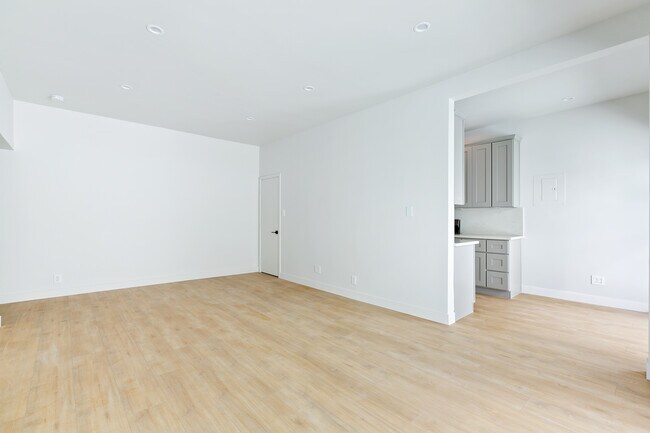 Foto del edificio - 7223-7229 Willoughby