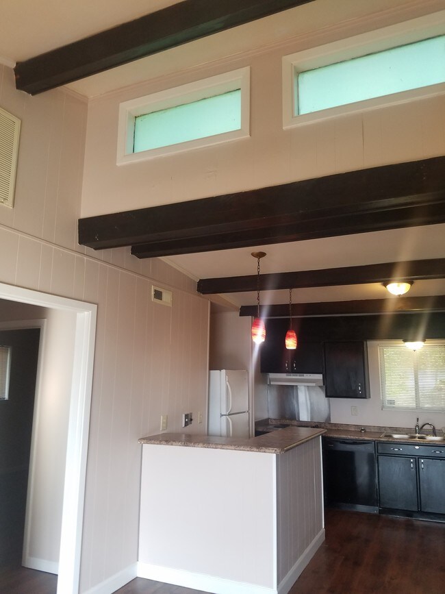 Building Photo - 1801 Sunset Terrace