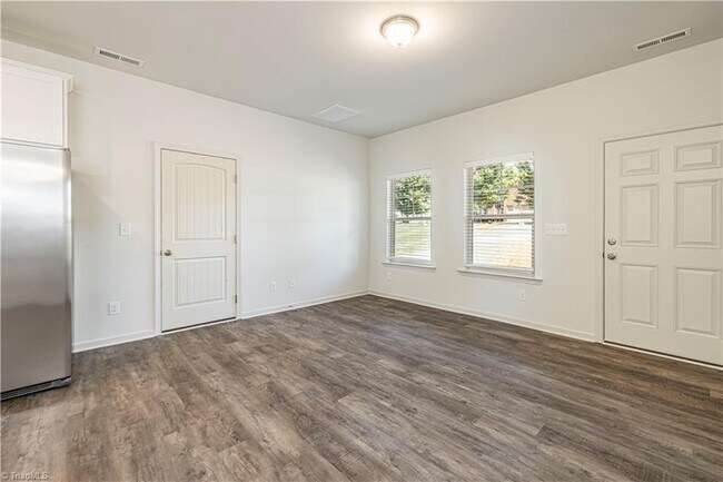 Building Photo - 4810 Bishop Gate Rd