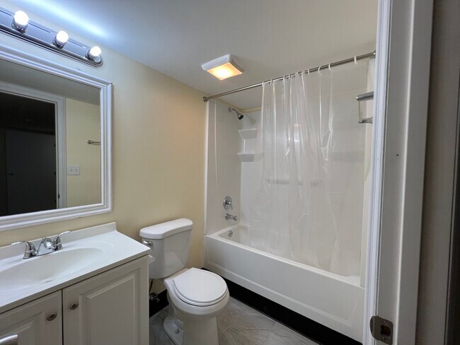 Building Photo - 5693 Kilbury Ln