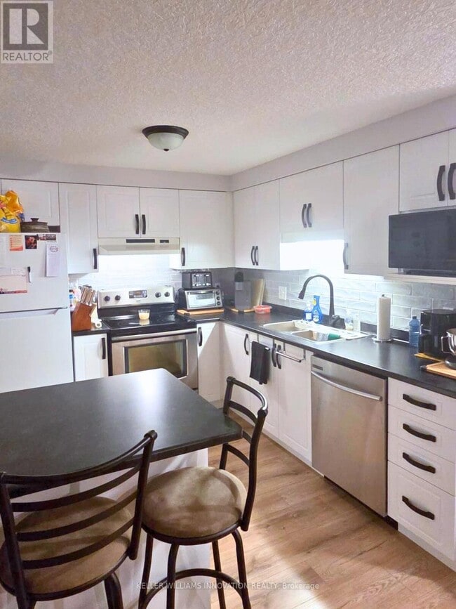 Photo du bâtiment - 235 Prosperity Dr