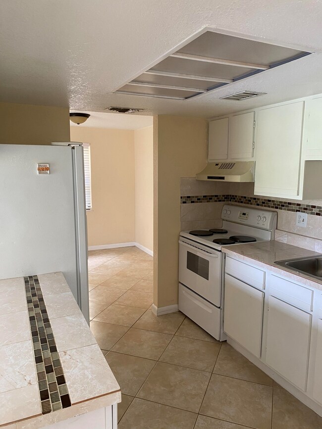 Kitchen - 129 Camphor Cir