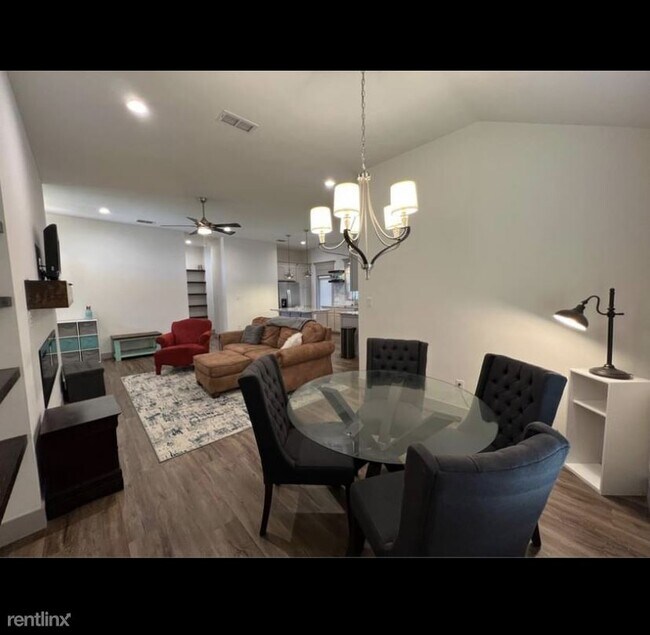 Building Photo - 3 br, 2 bath House - 1111 North Granby Avenue