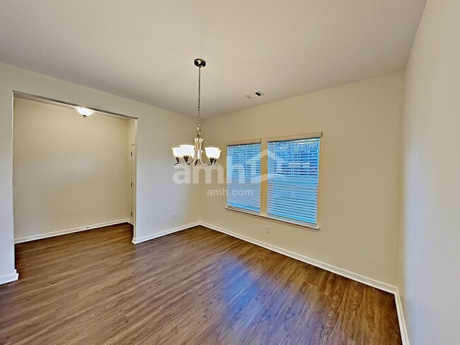 Building Photo - 553 Camp dr