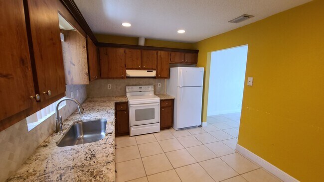 Building Photo - 3841 Riverside Dr LLC  A,B,C