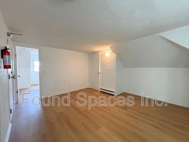 Building Photo - 32 Arthur Ave S