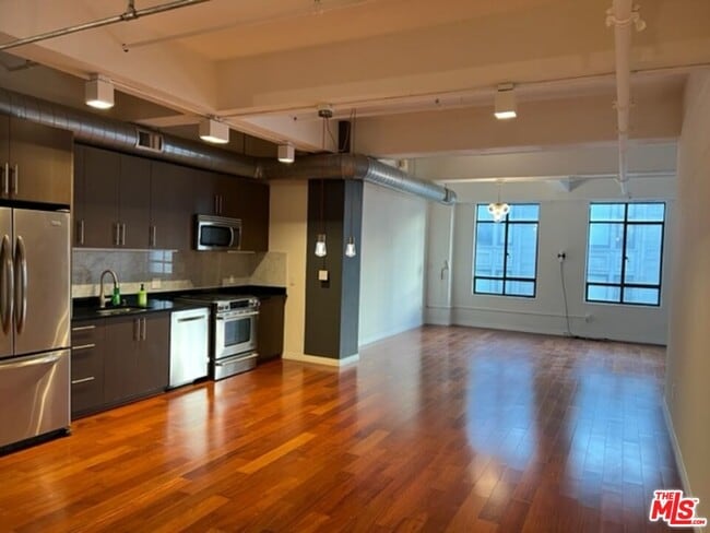 Building Photo - 849 S Broadway