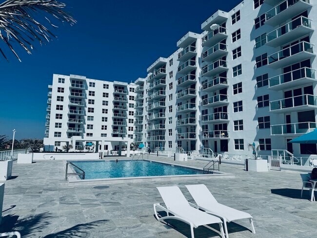 Foto del edificio - 3450 S Ocean Blvd