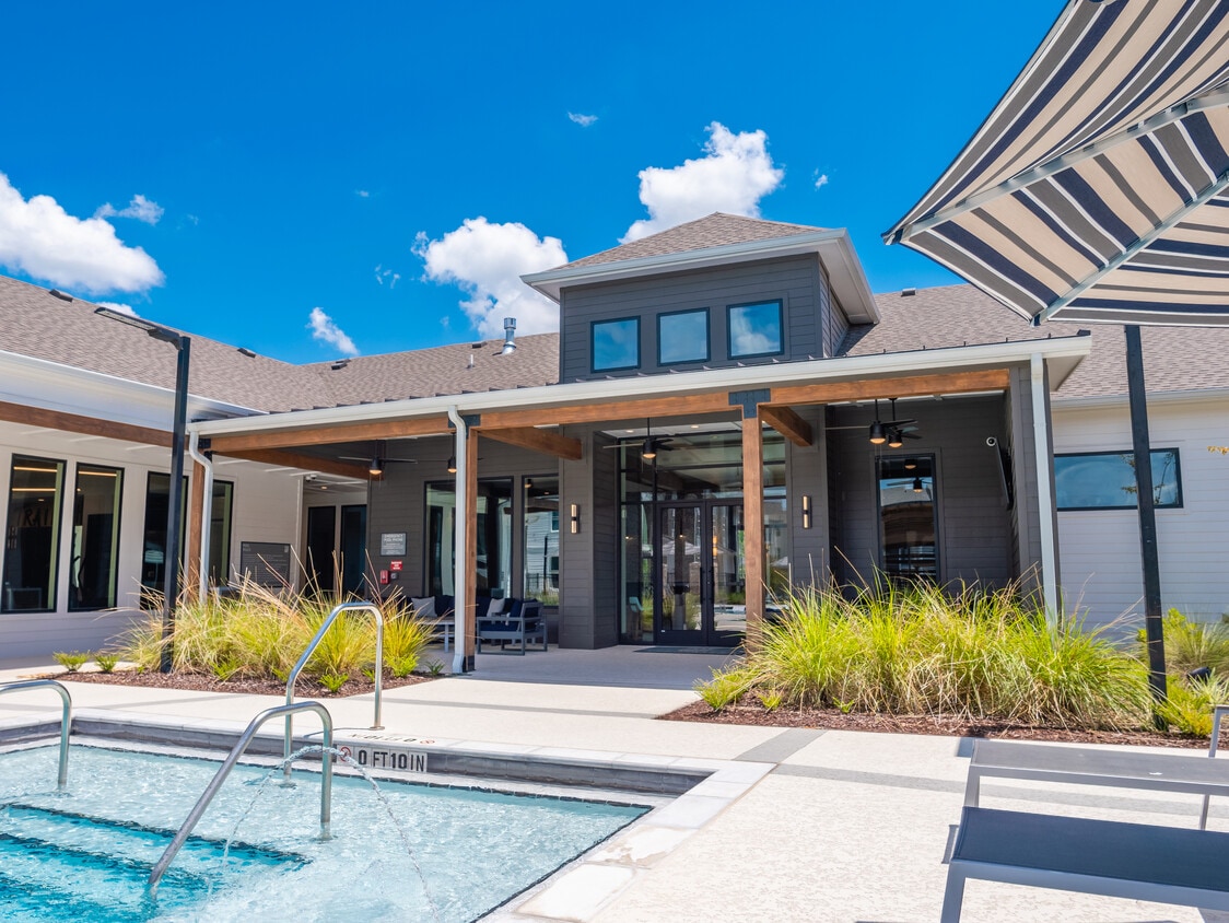 Baja Shelf Pool & Outdoor Lounge Area - The Waters at Crestview