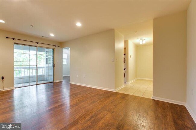 Foto del edificio - 8393 Montgomery Run Rd