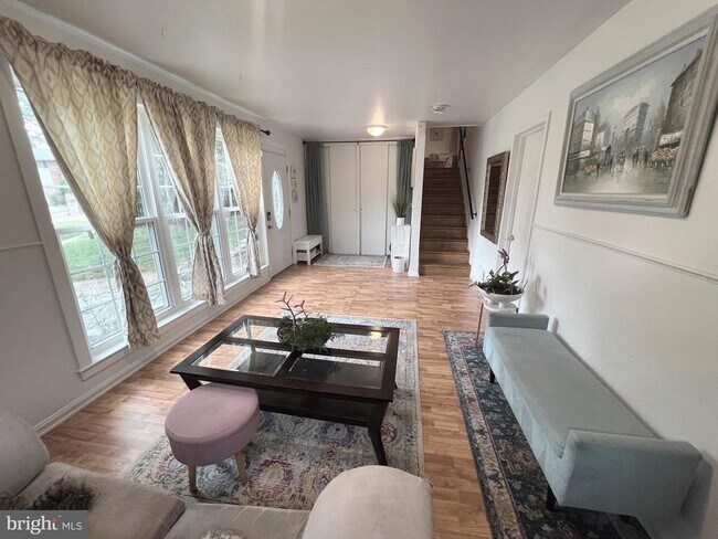 Foto del edificio - 5610 Iona Way