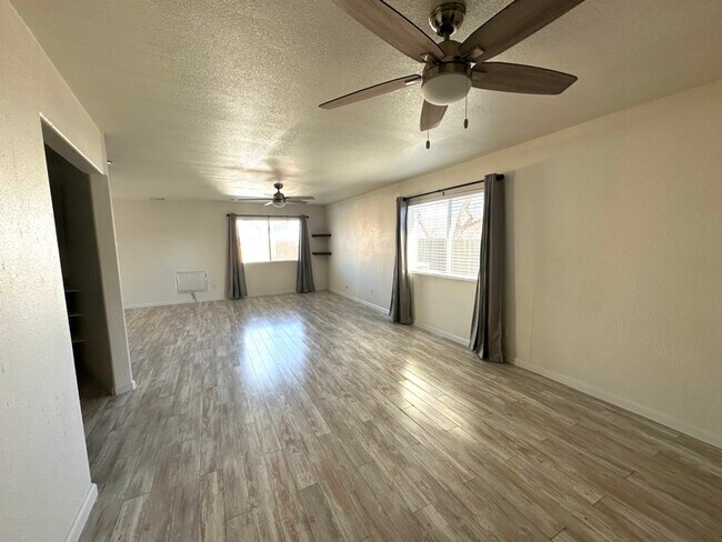 Foto del edificio - 143 E Richards St