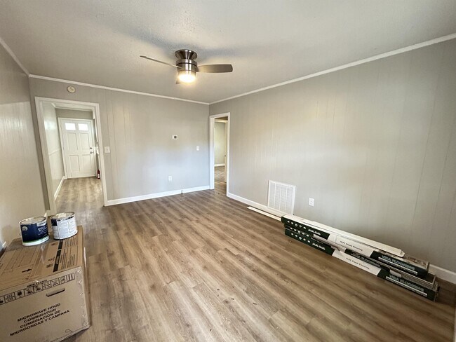 Foto del edificio - 517 Old Central Rd